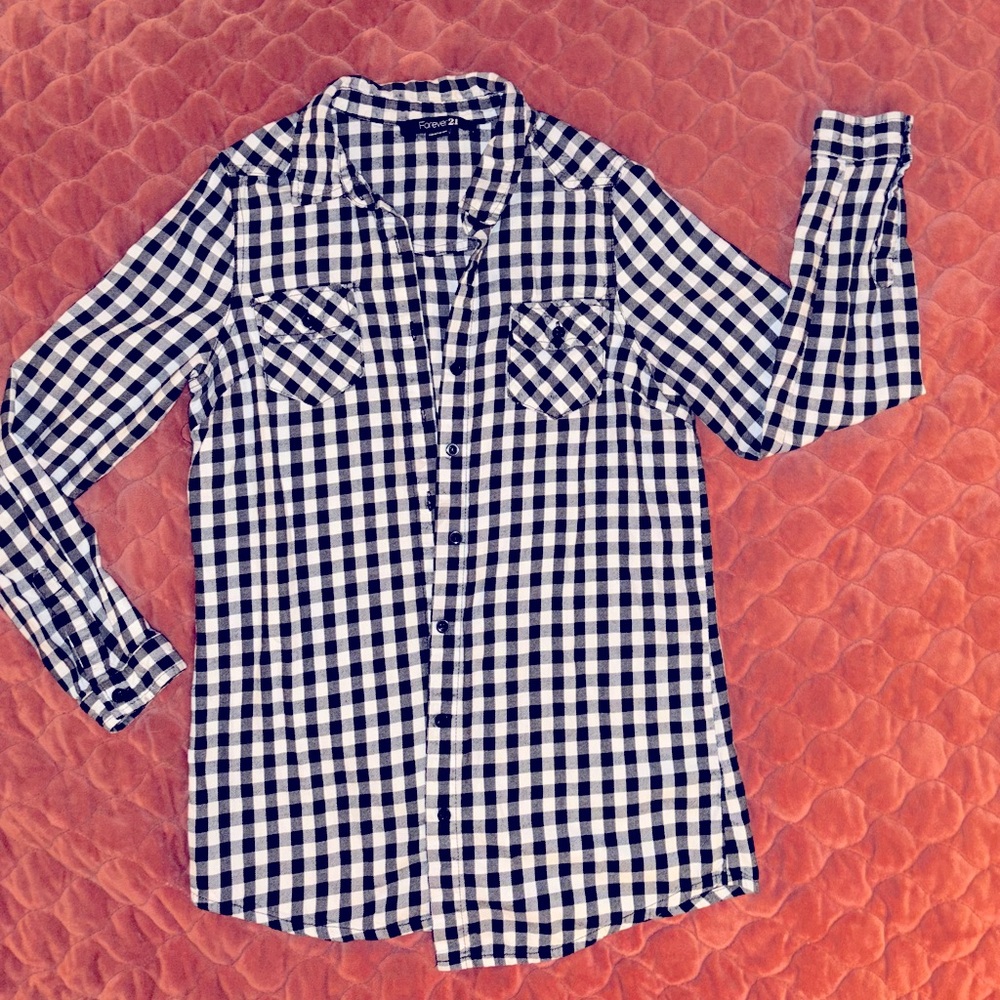 Forever 21 women’s black & white gingham check button-down
